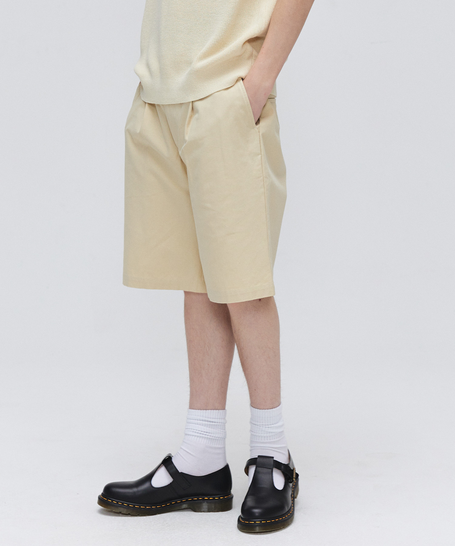 One Tuck Cotton Chino Shorts - Beige, Navy