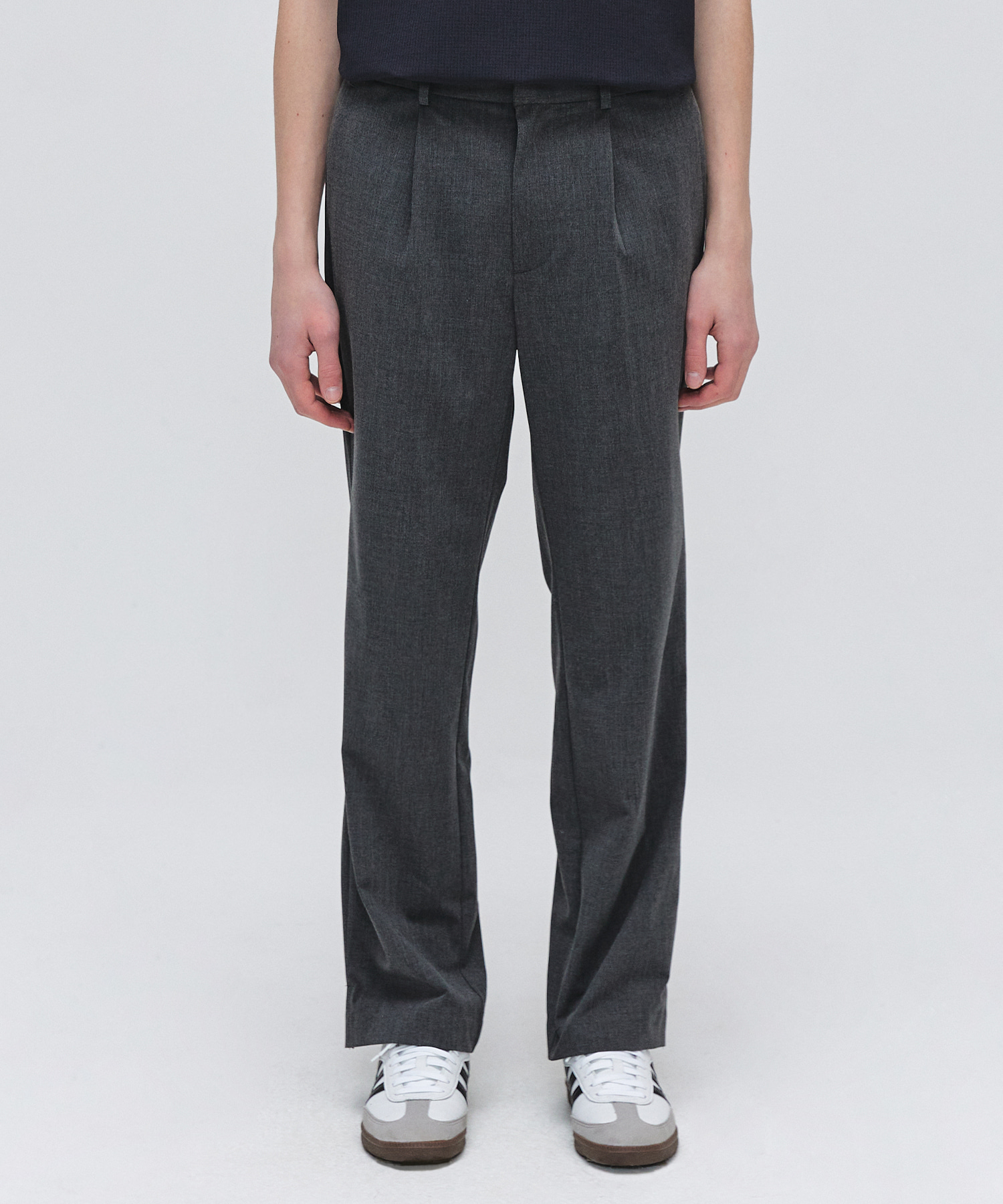 [R-FIT] One tuck Semi Wide Slit Pants - Charcoal
